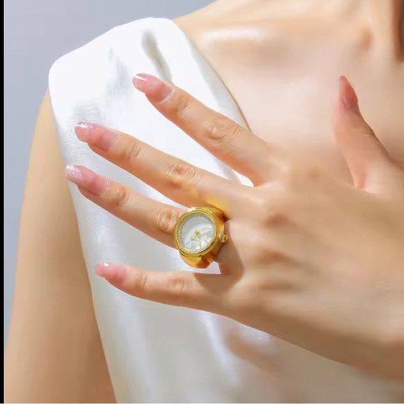 Aesthetic  finger Gold Women's Watch vintage. - Picture 1 of 13